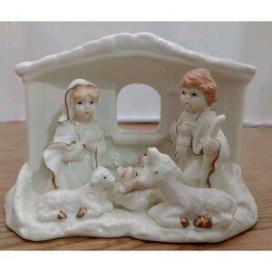 Vtg.  Christmas Nativity Scene Ceramic Pastel Glazed Gold Guild 1 Piece 6"T 7½"W